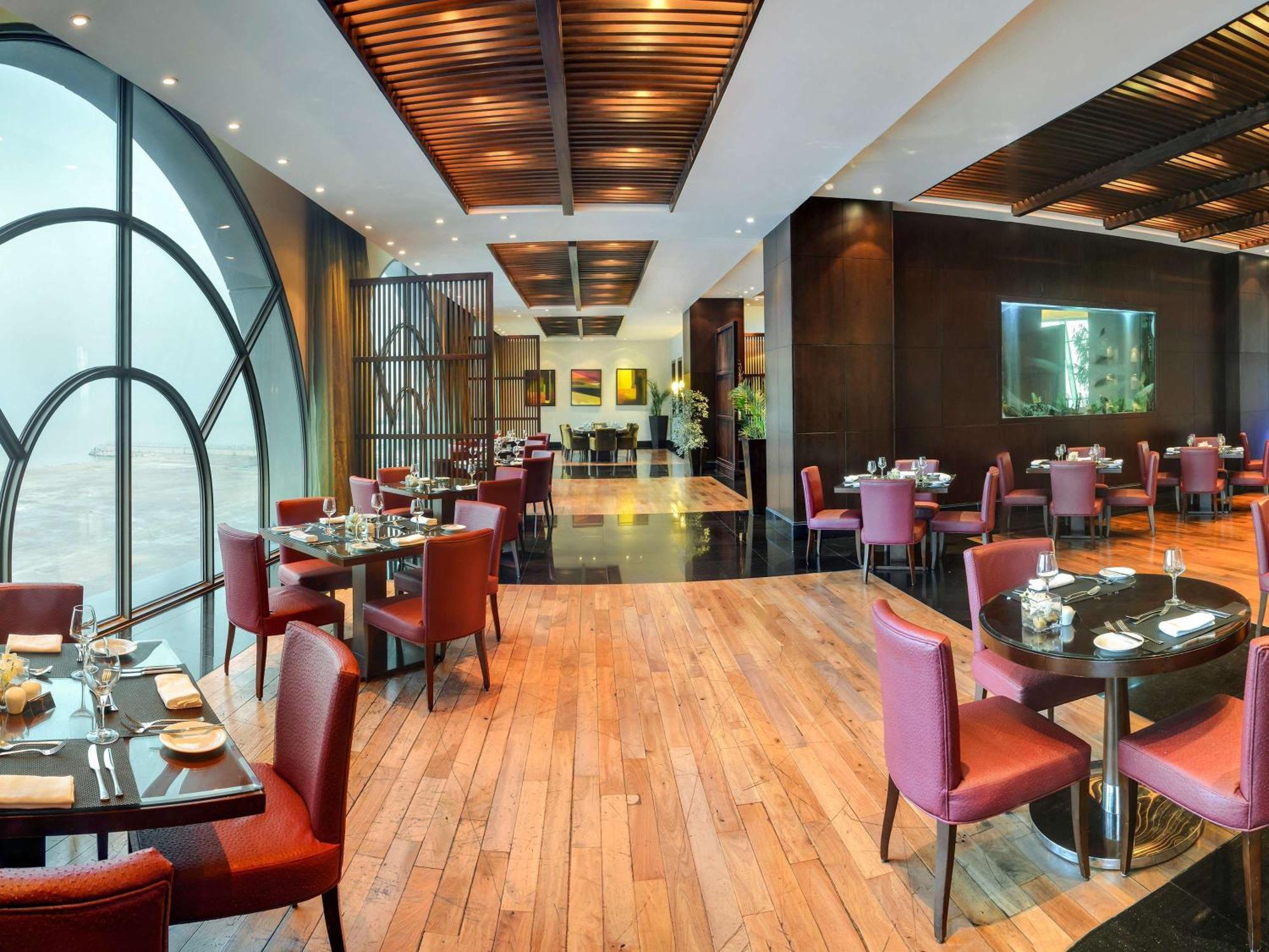 Sofitel Al Khobar The Corniche Hotel Exterior photo The restaurant