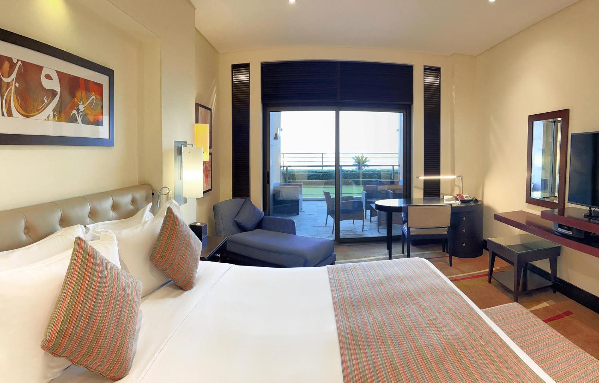 Sofitel Al Khobar The Corniche Hotel Exterior photo A room at the Taj Bengal